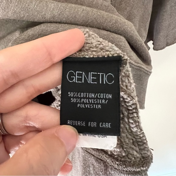 Genetic Los Angeles Short Sleeved Heather Army Sweatshirt from Revolve | M - Picture 9 of 10